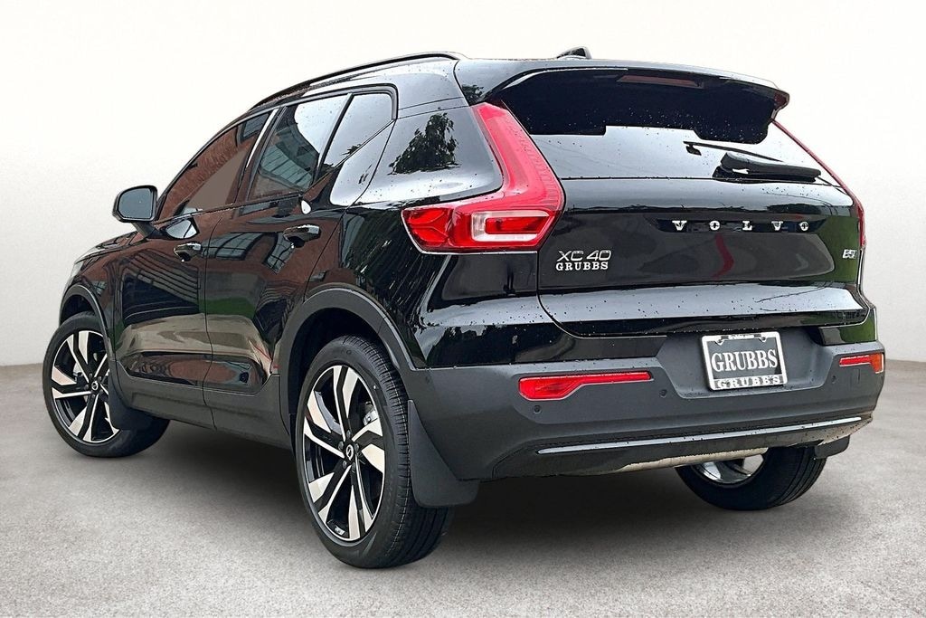 New 2026 Volvo XC40 B5 Plus SUV