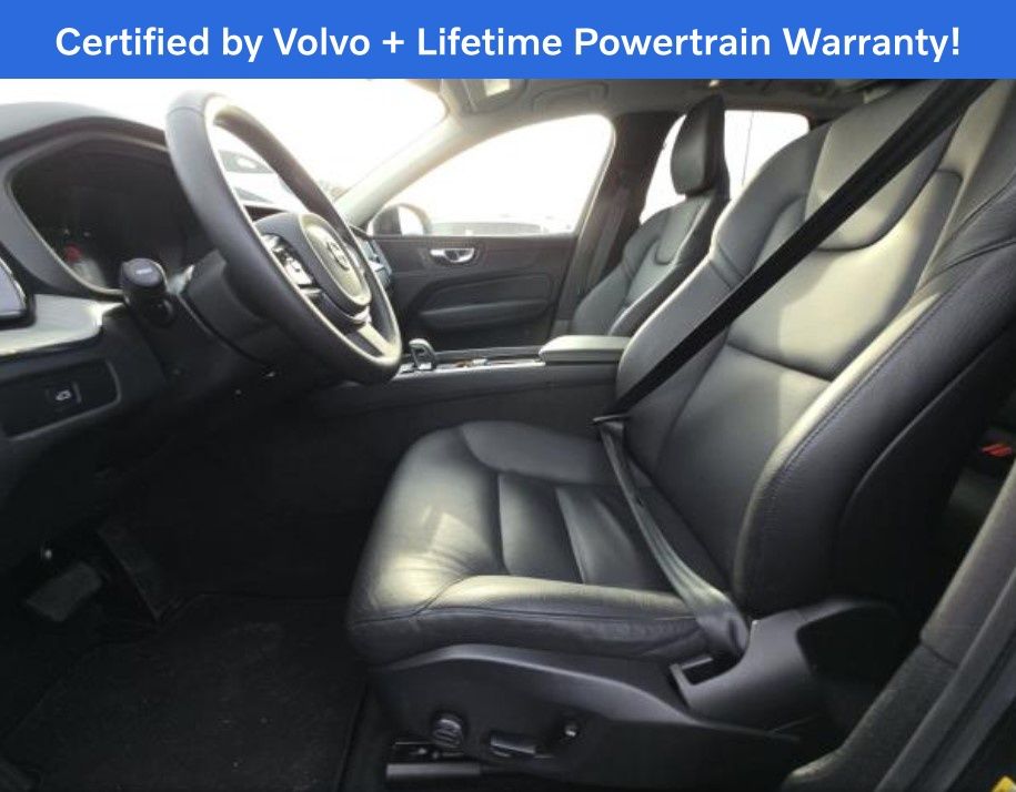 2025 Volvo XC60 B5 Plus photo 3