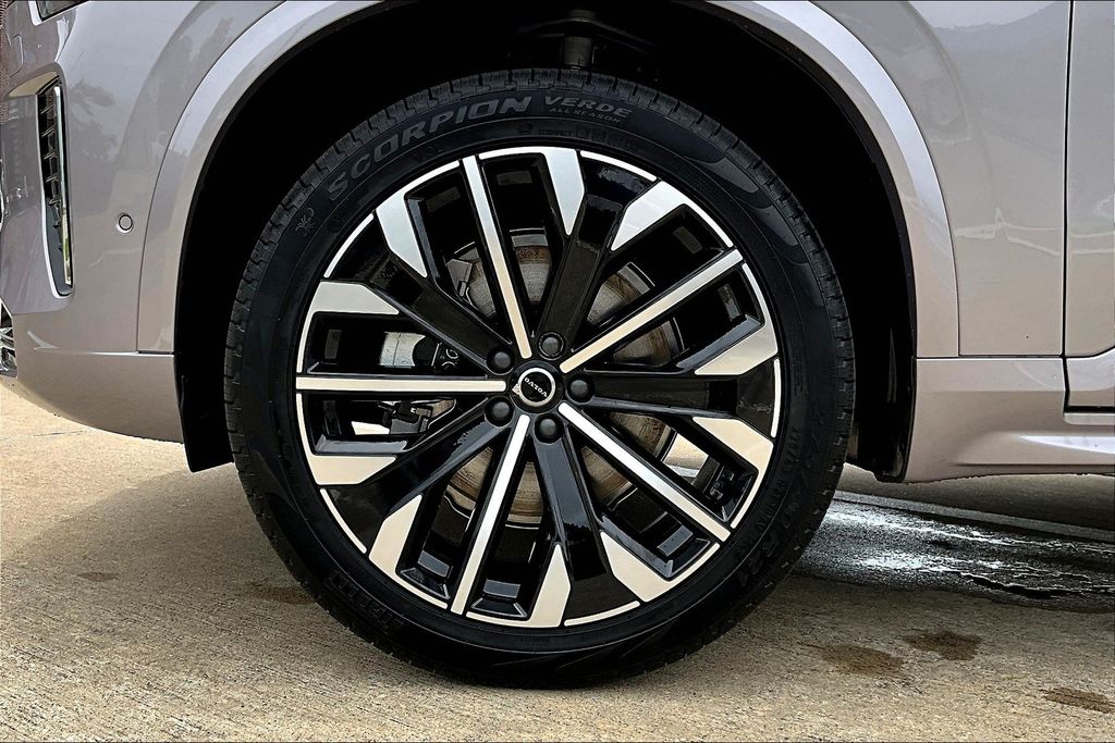 2026 Volvo XC90 Plus - Photo 23