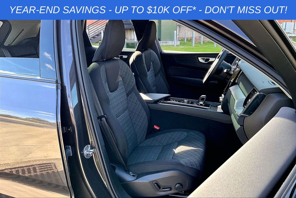 2025 Volvo XC60 Core - Photo 9