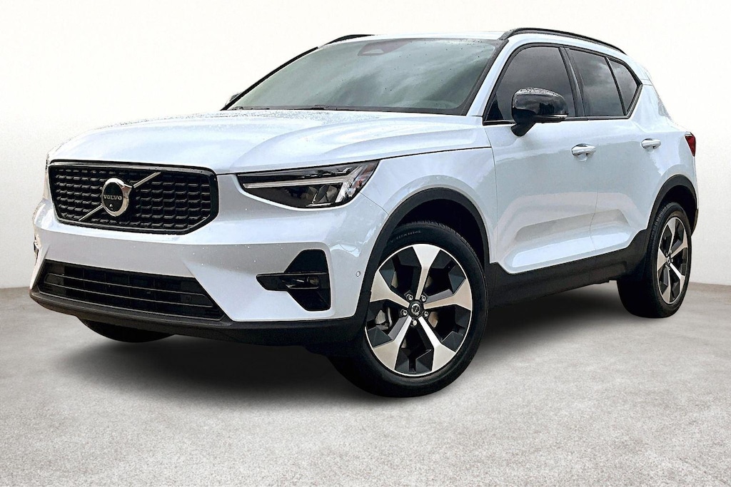 New 2026 Volvo XC40 B5 Plus SUV