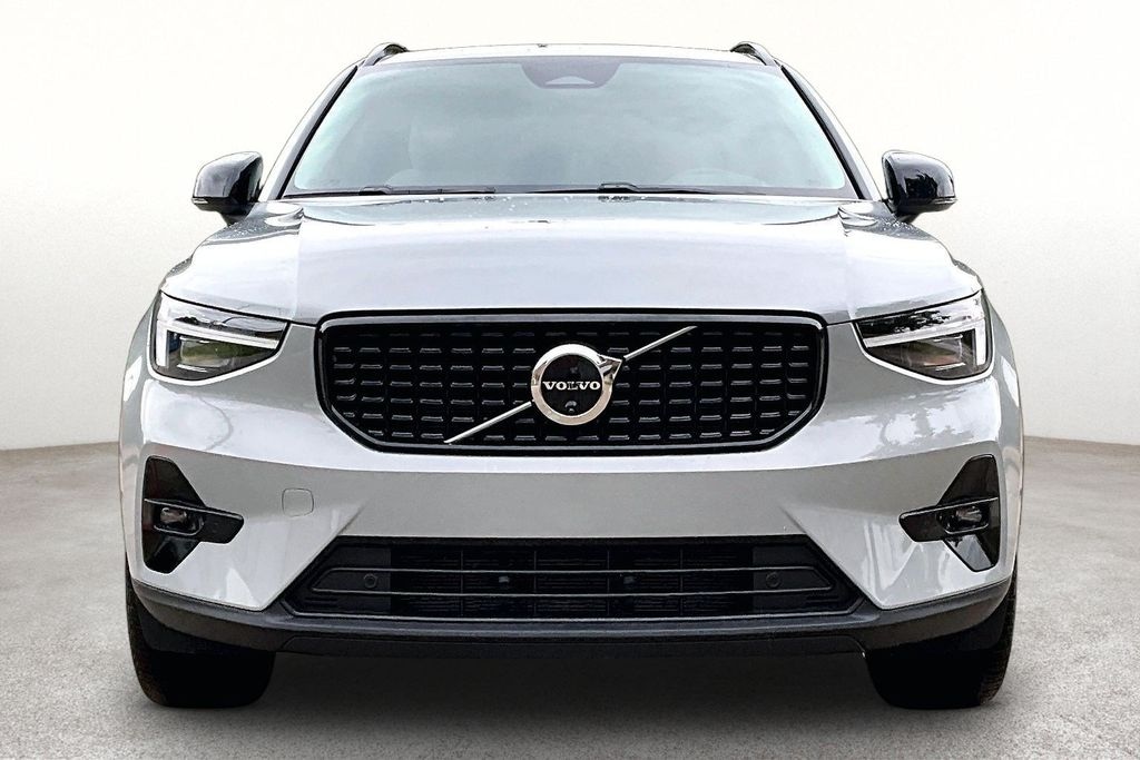 Certified 2026 Volvo XC40 B5 Plus SUV