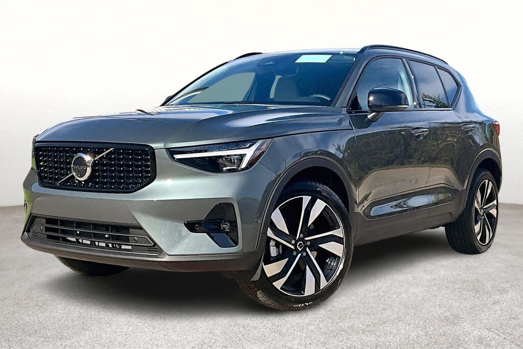 New 2026 Volvo XC40 B4 Plus SUV