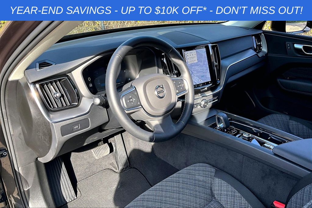 2025 Volvo XC60 Core - Photo 17