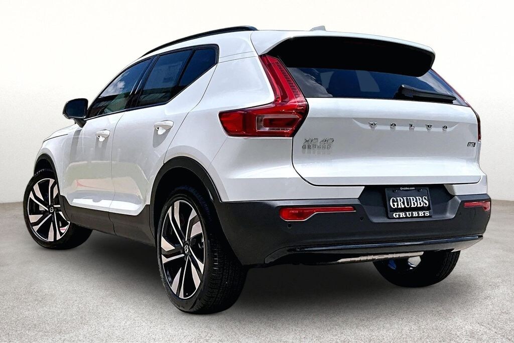 New 2026 Volvo XC40 B5 Plus SUV