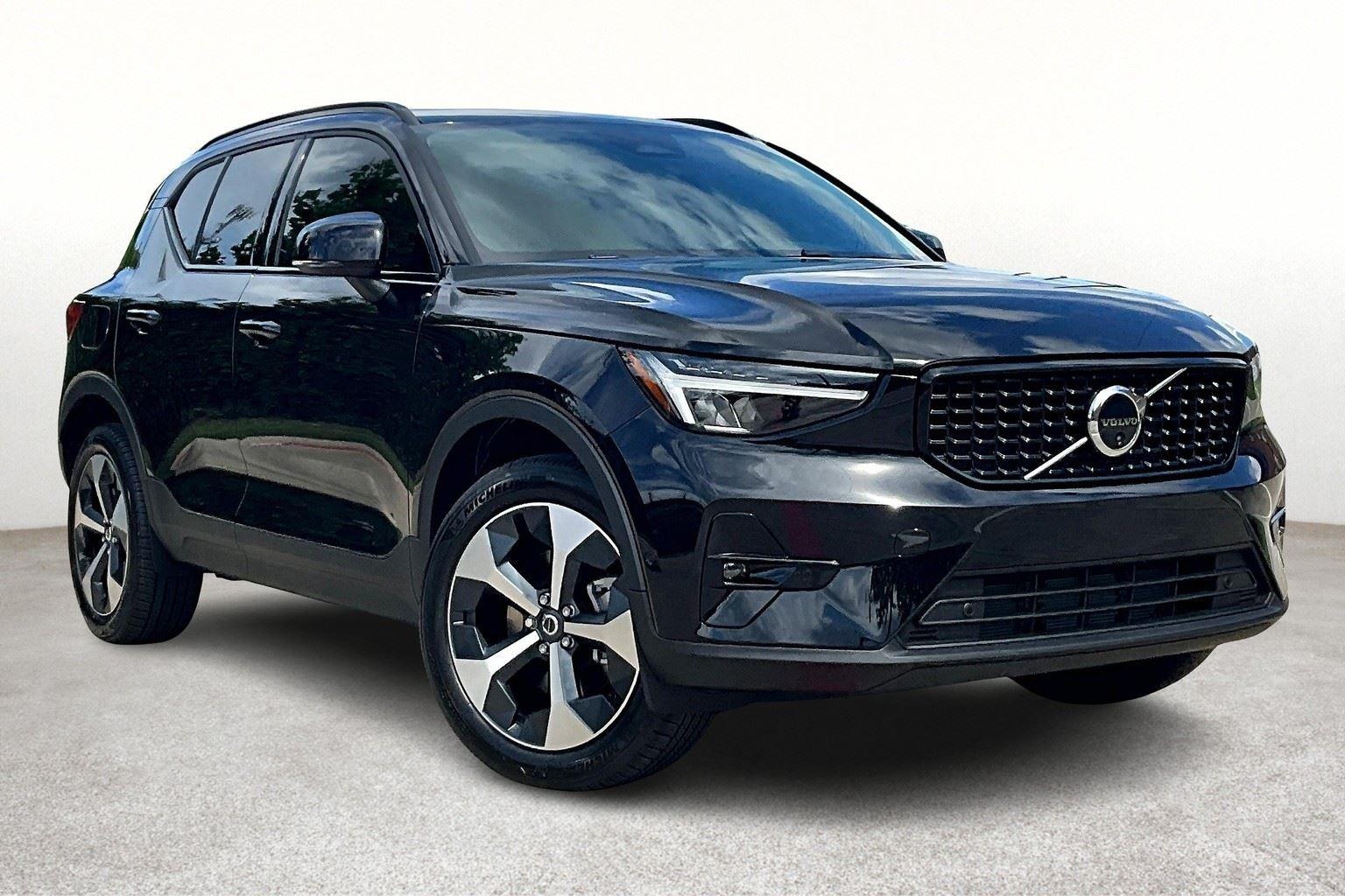 2026 Volvo XC40 Plus photo 2