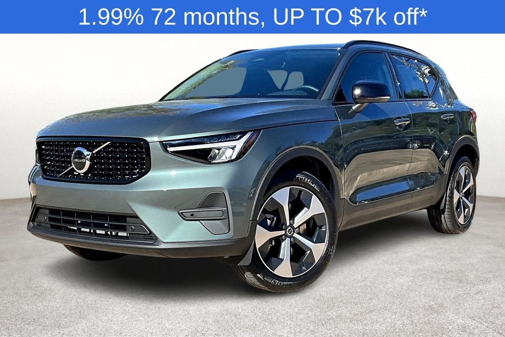New 2026 Volvo XC40 B4 Core SUV