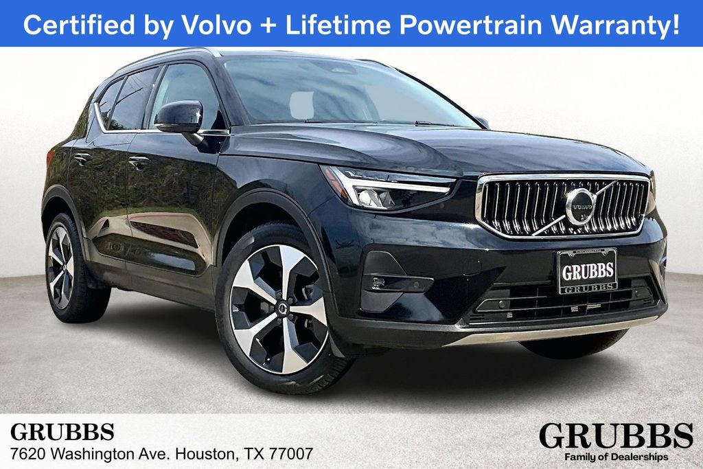 2025 Volvo XC40 Plus's photo