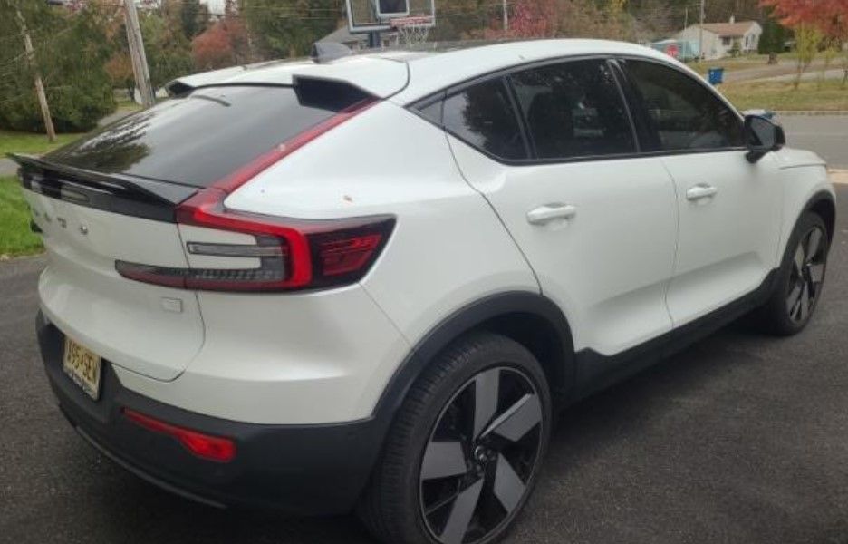 2023 Volvo C40 Recharge Ultimate photo 2