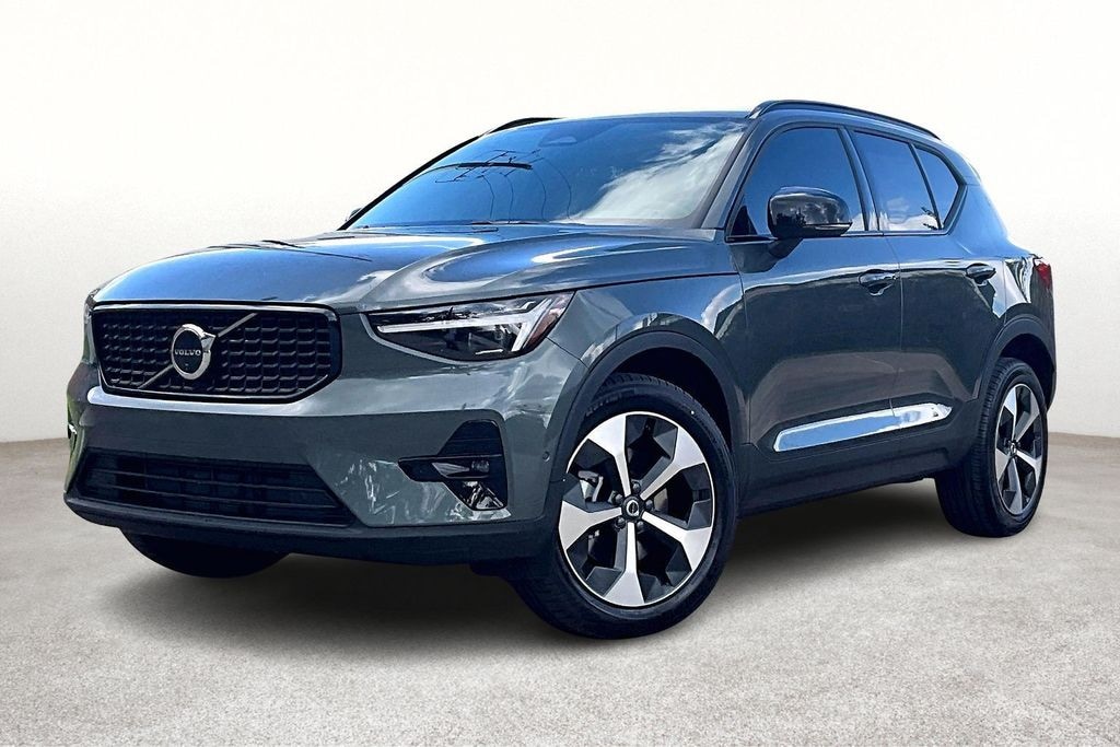 New 2026 Volvo XC40 B5 Plus SUV