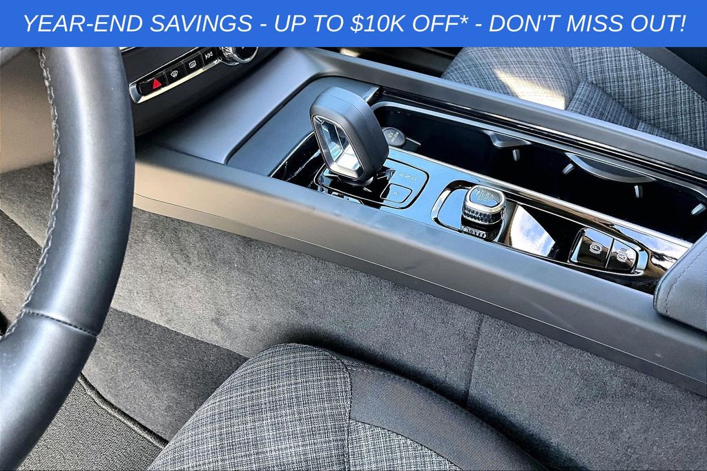 2025 Volvo XC60 Core - Photo 18