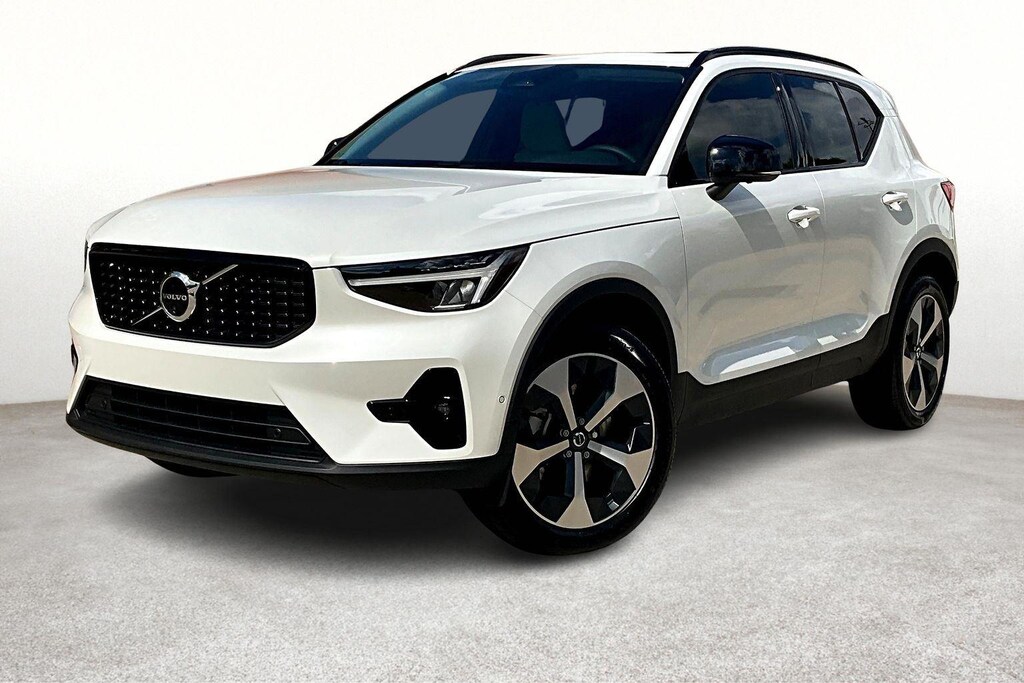 New 2026 Volvo XC40 B4 Plus SUV