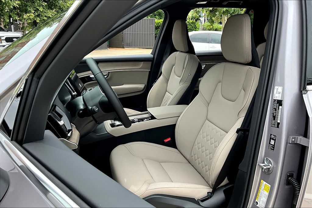 2026 Volvo XC90 Plus - Photo 21