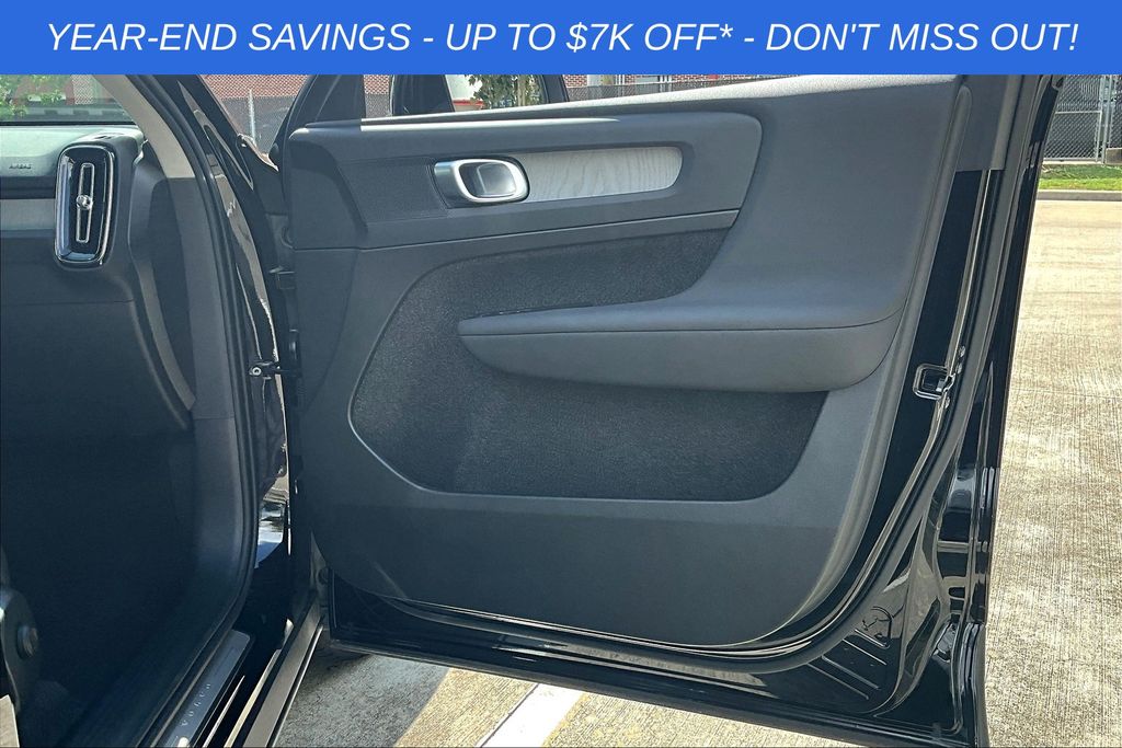 2025 Volvo XC40 Core - Photo 14