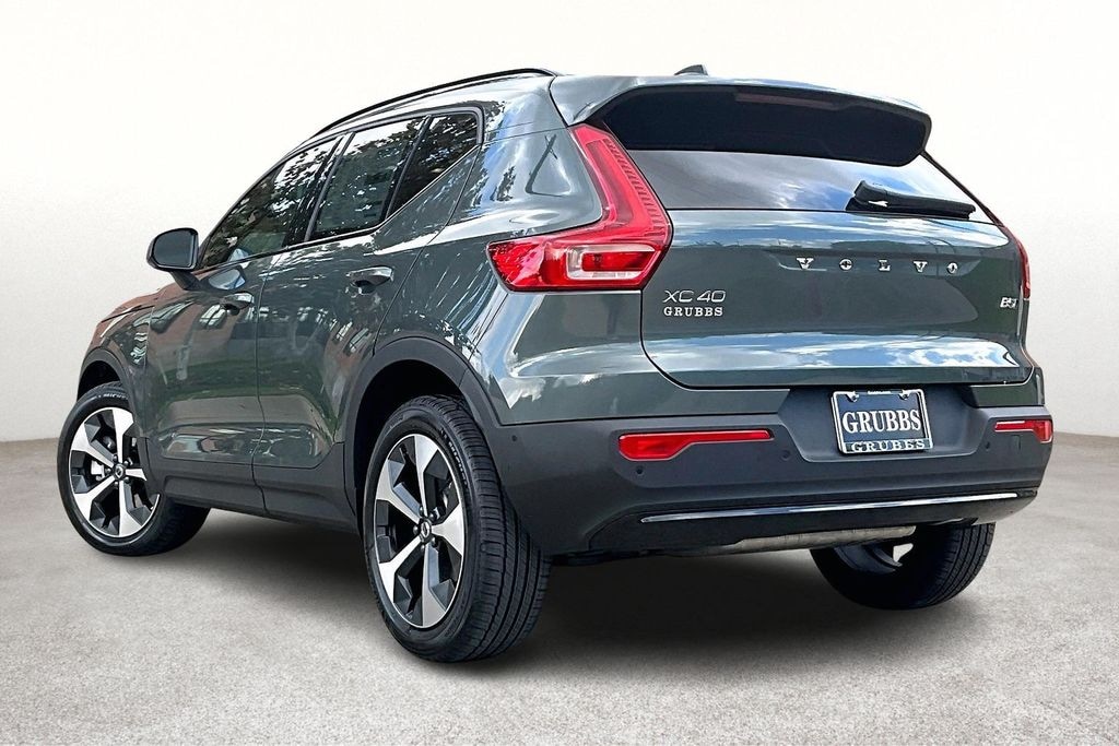 New 2026 Volvo XC40 B5 Plus SUV