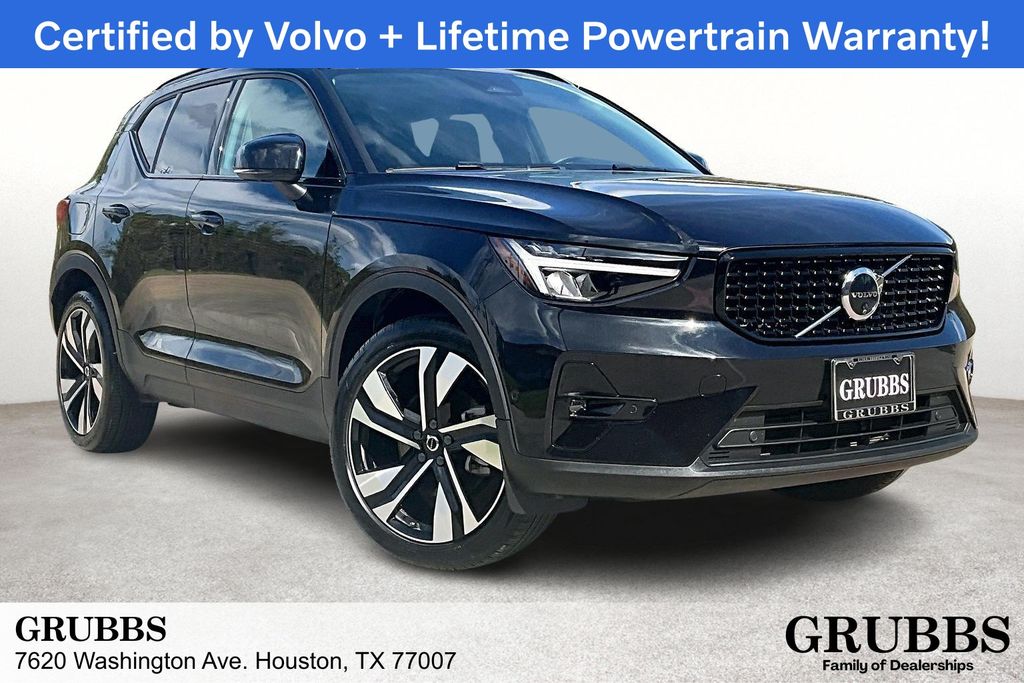 2025 Volvo XC40 Plus's photo