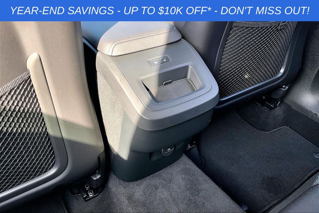 2025 Volvo XC60 Core - Photo 30