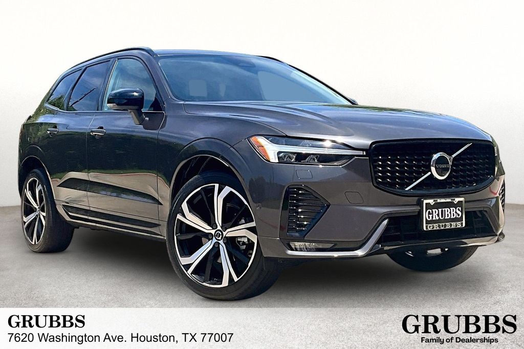 2023 Volvo XC60 B5 Ultimate Dark Theme FWD's photo