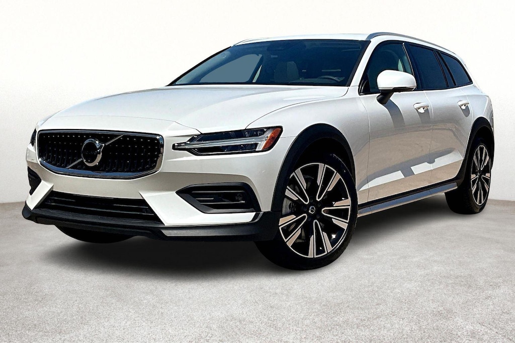 New 2025 Volvo V60 Cross Country B5 Ultra Wagon
