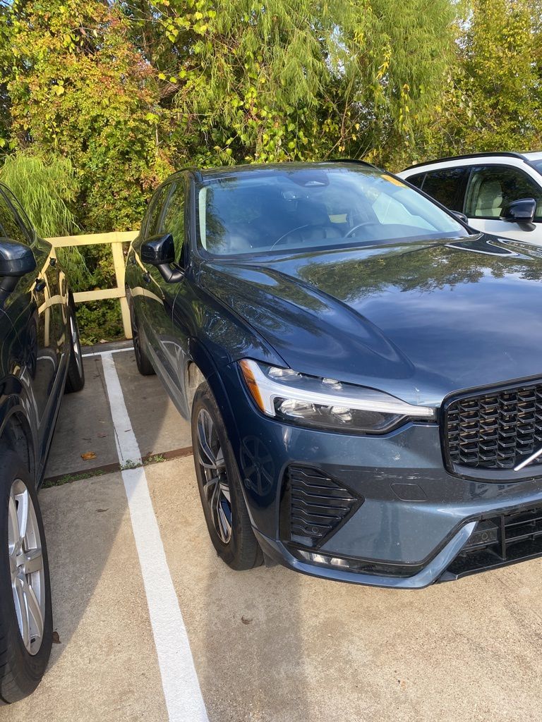 2024 Volvo XC60 B5 Plus photo 2