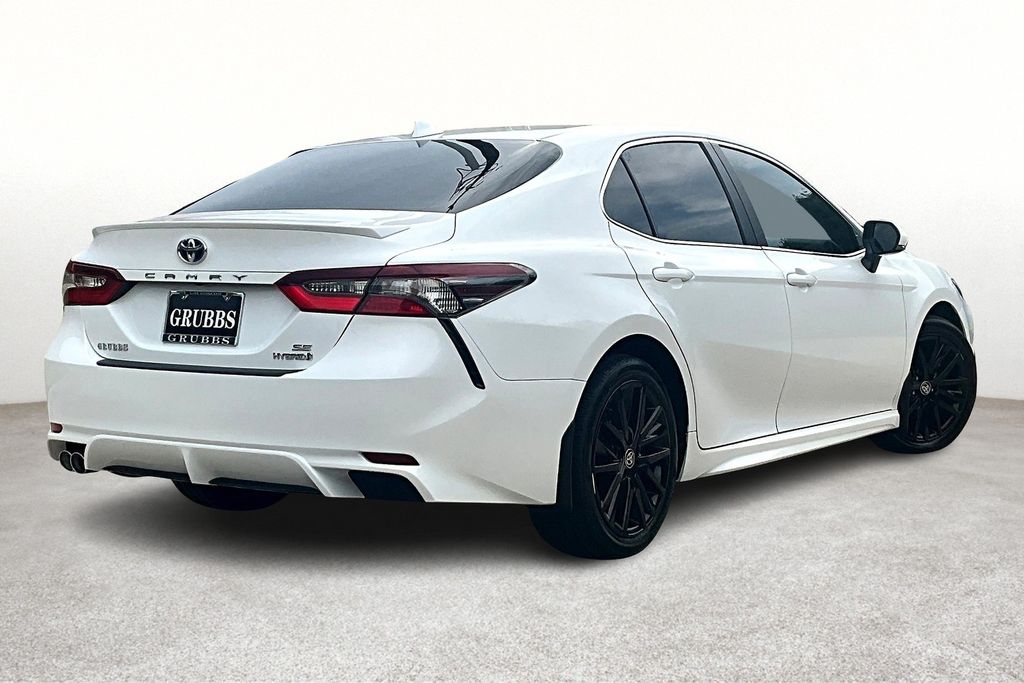 2024 Toyota Camry Hybrid SE photo 2