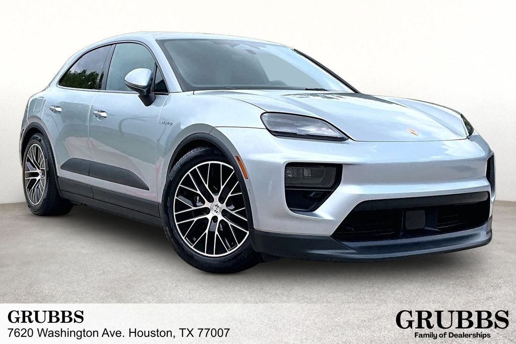 2025 Porsche Macan Macan 4 Electric's photo