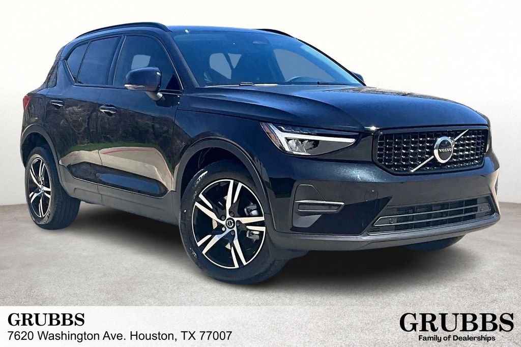 New 2026 Volvo XC40 B5 Core
