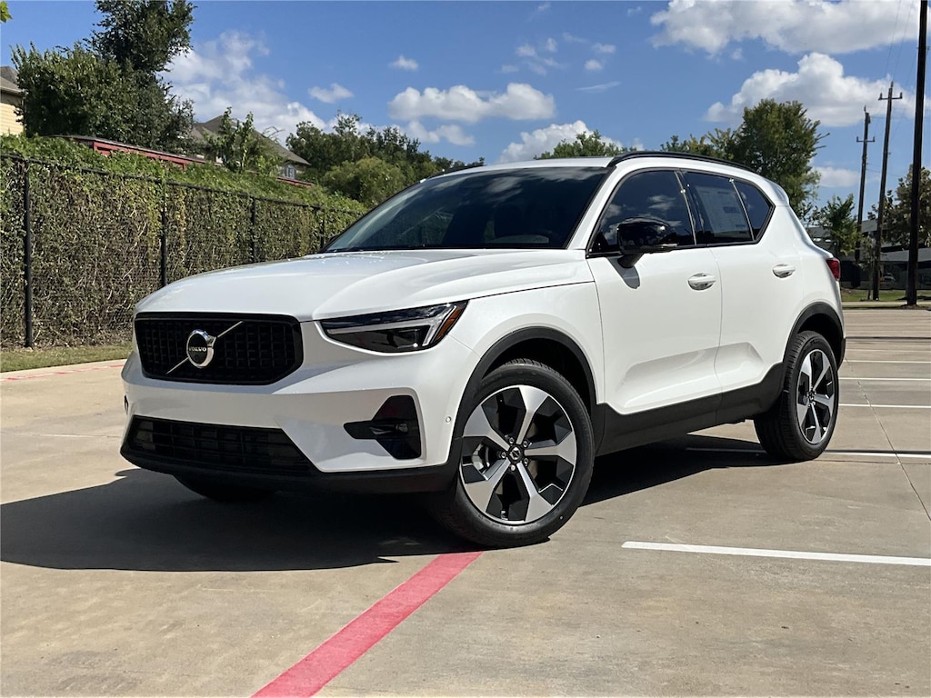 New 2026 Volvo XC40 B5 Plus SUV