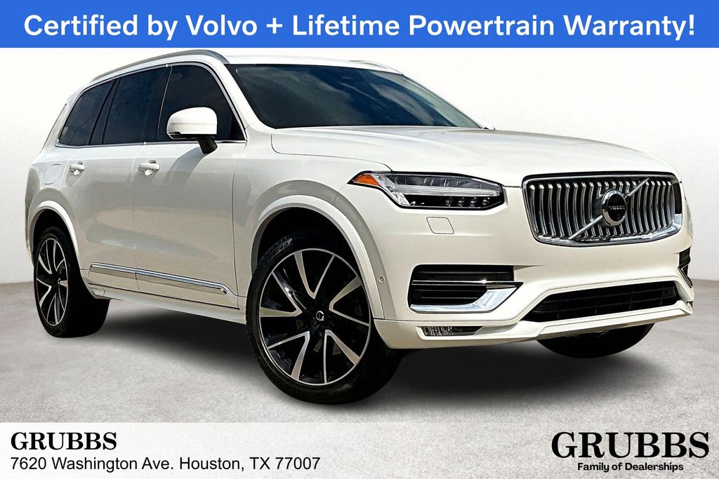 2023 Volvo XC90 Plus's photo