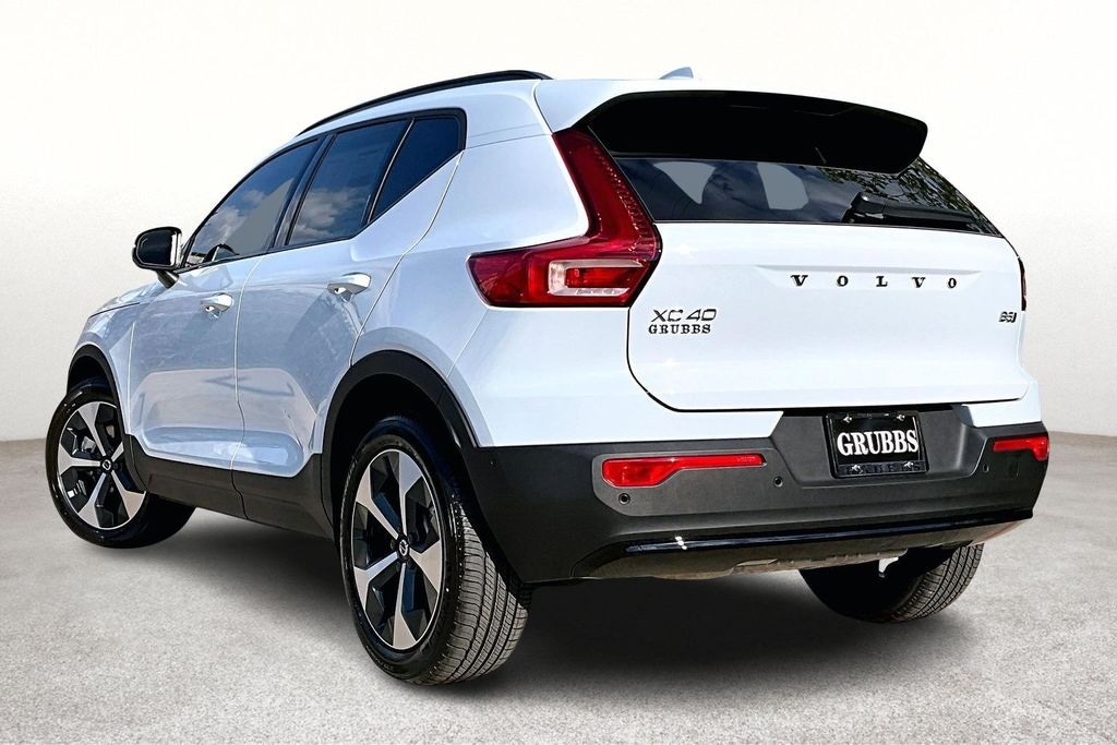 New 2026 Volvo XC40 B5 Plus SUV