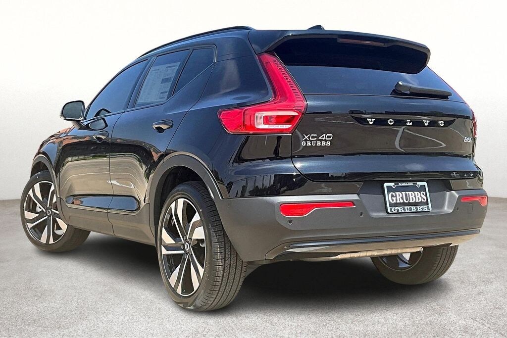 New 2026 Volvo XC40 B5 Ultra SUV
