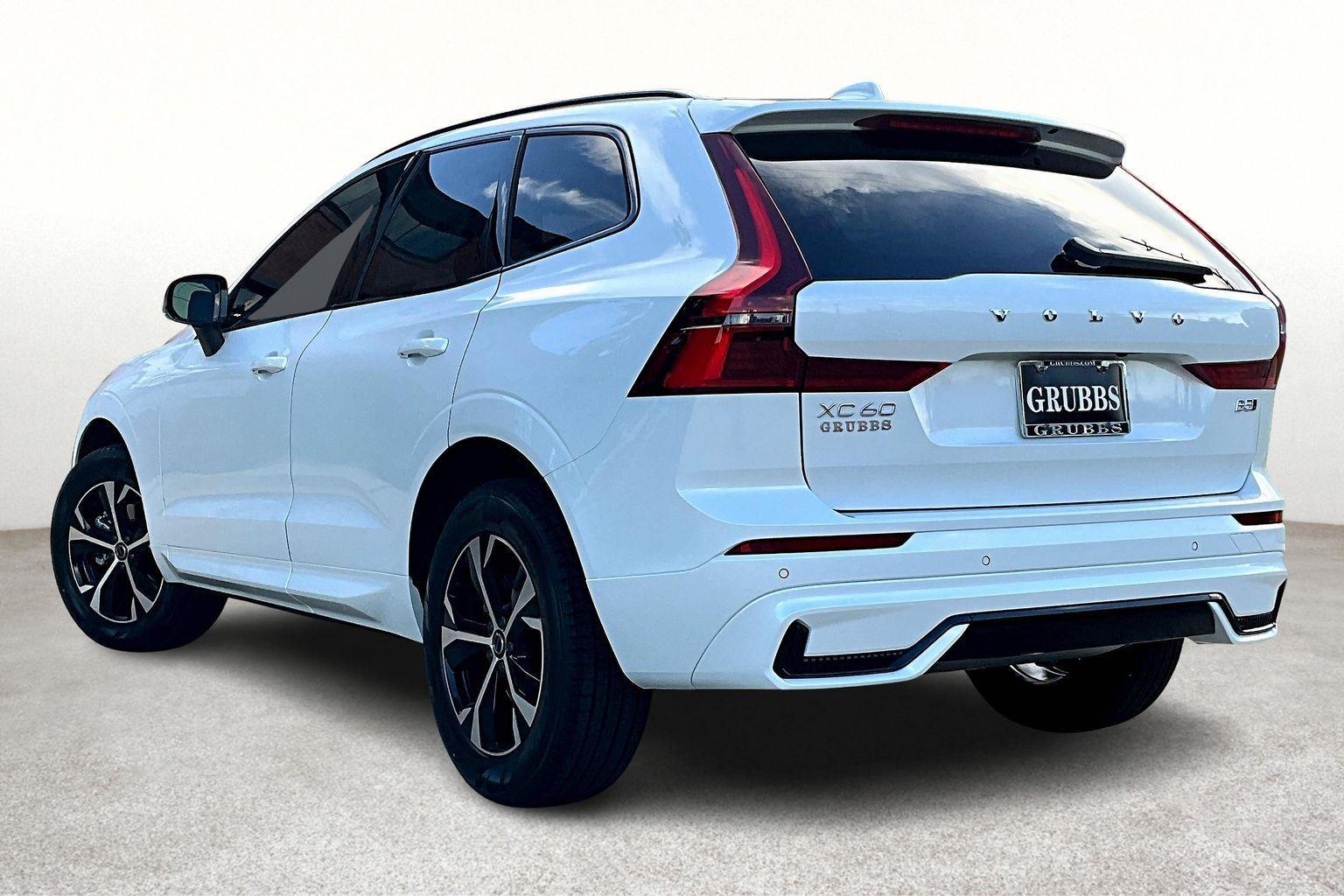 2026 Volvo XC60 B5 Core photo 3