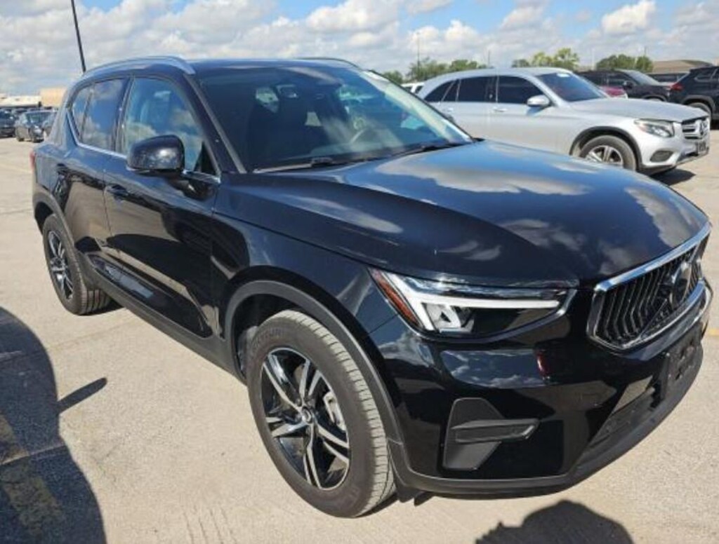 Used 2025 Volvo XC40 Core Bright Theme SUV