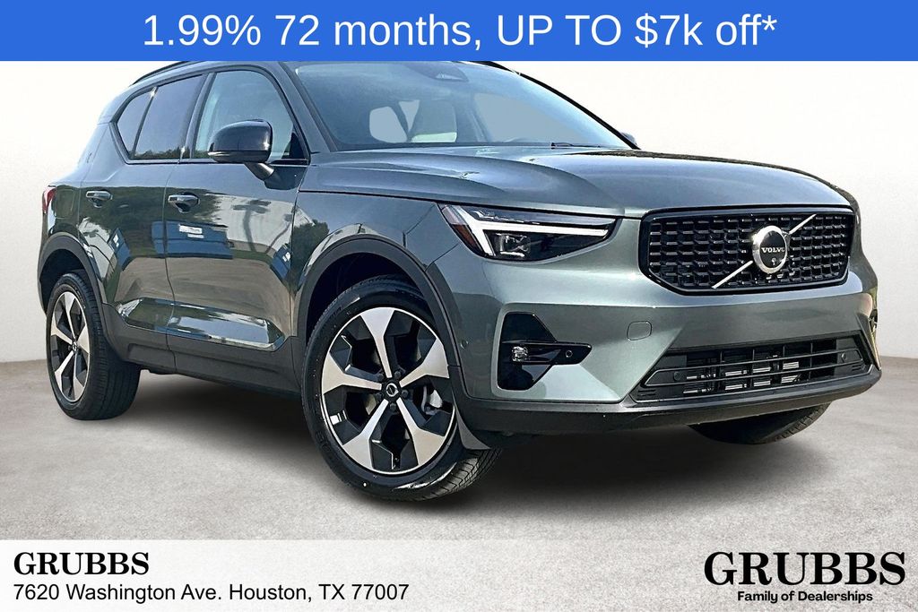 2026 Volvo XC40 Plus's photo