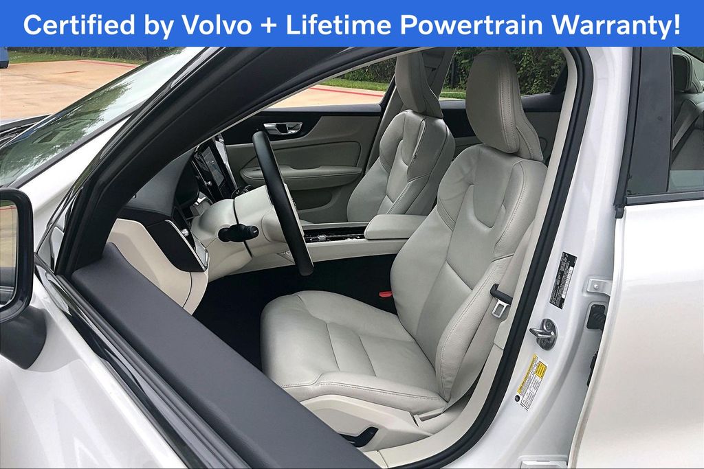 2025 Volvo S60 32