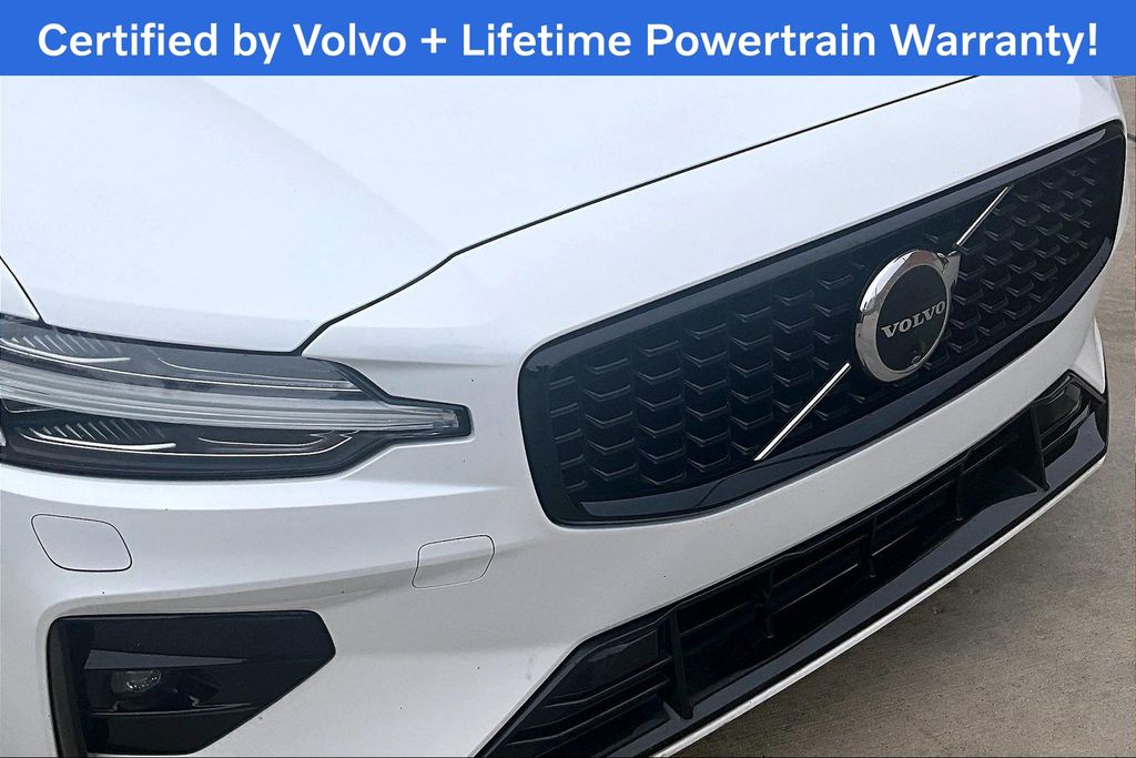 2025 Volvo S60 37