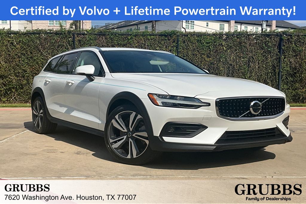2023 Volvo V60 Cross Country