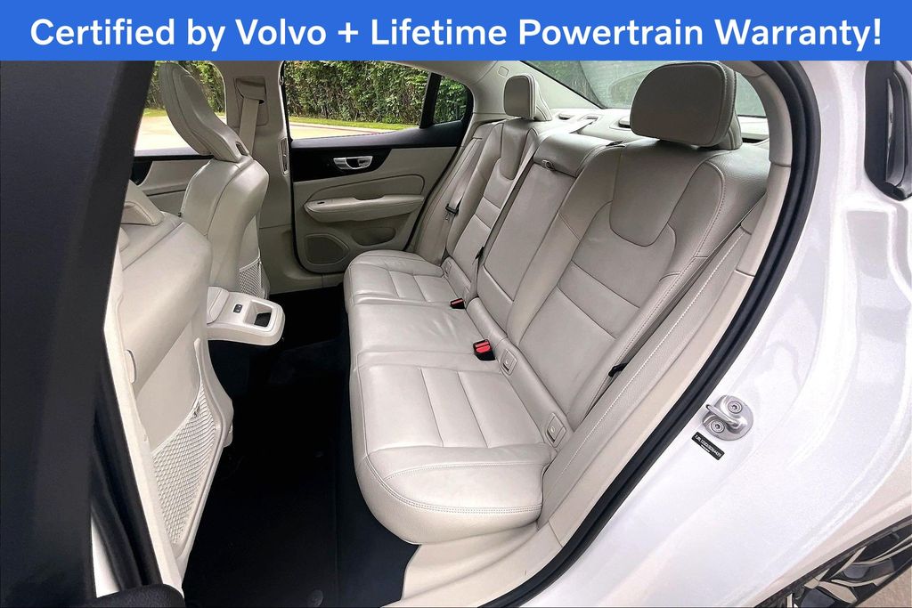 2025 Volvo S60 34