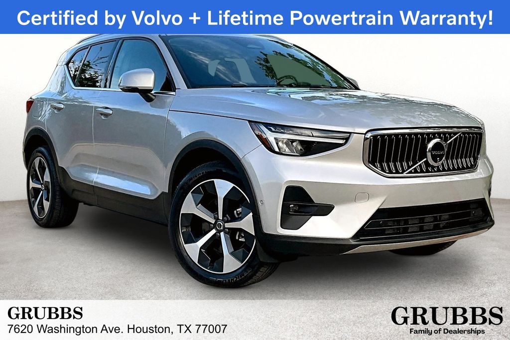 2025 Volvo XC40 B5 Plus Bright AWD's photo