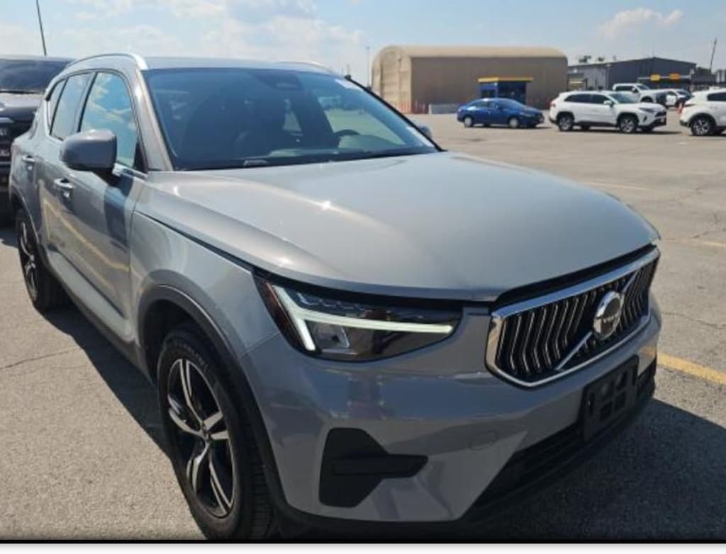 Used 2025 Volvo XC40 Core Bright Theme SUV