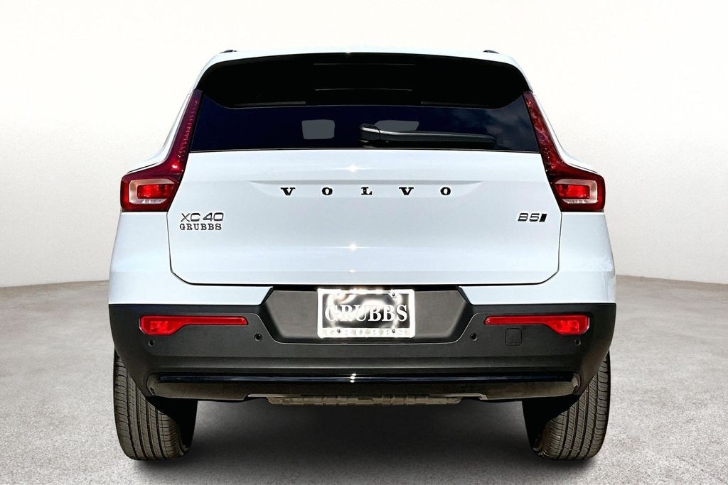 New 2026 Volvo XC40 B5 Plus SUV