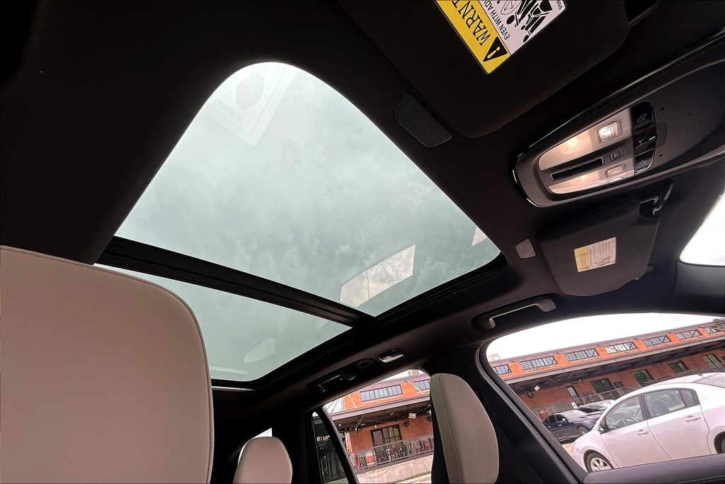 2026 Volvo XC90 Plus - Photo 18