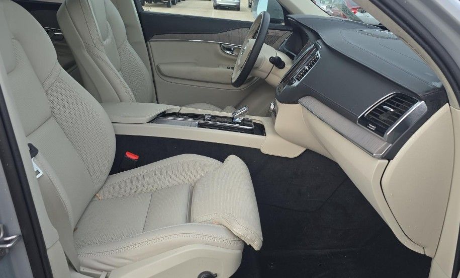 2025 Volvo XC90 photo 3