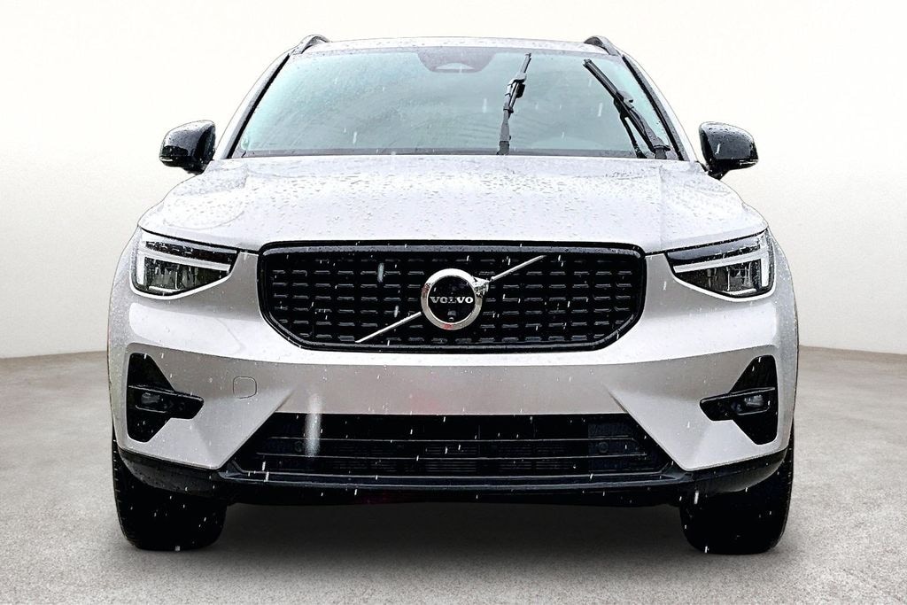Certified 2025 Volvo XC40 B5 Plus Dark Theme SUV