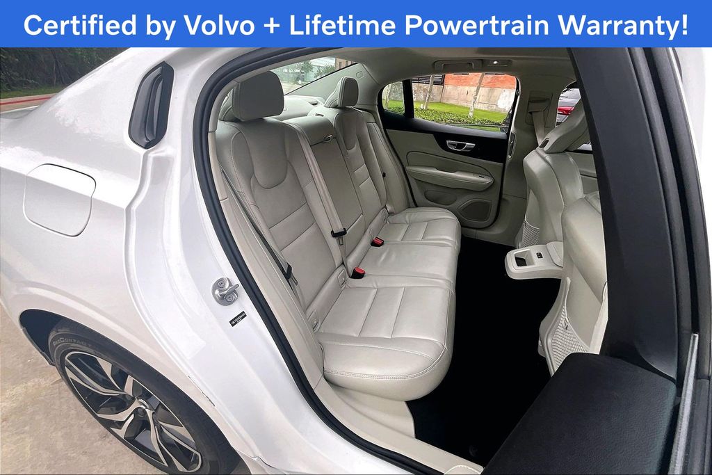 2025 Volvo S60 36
