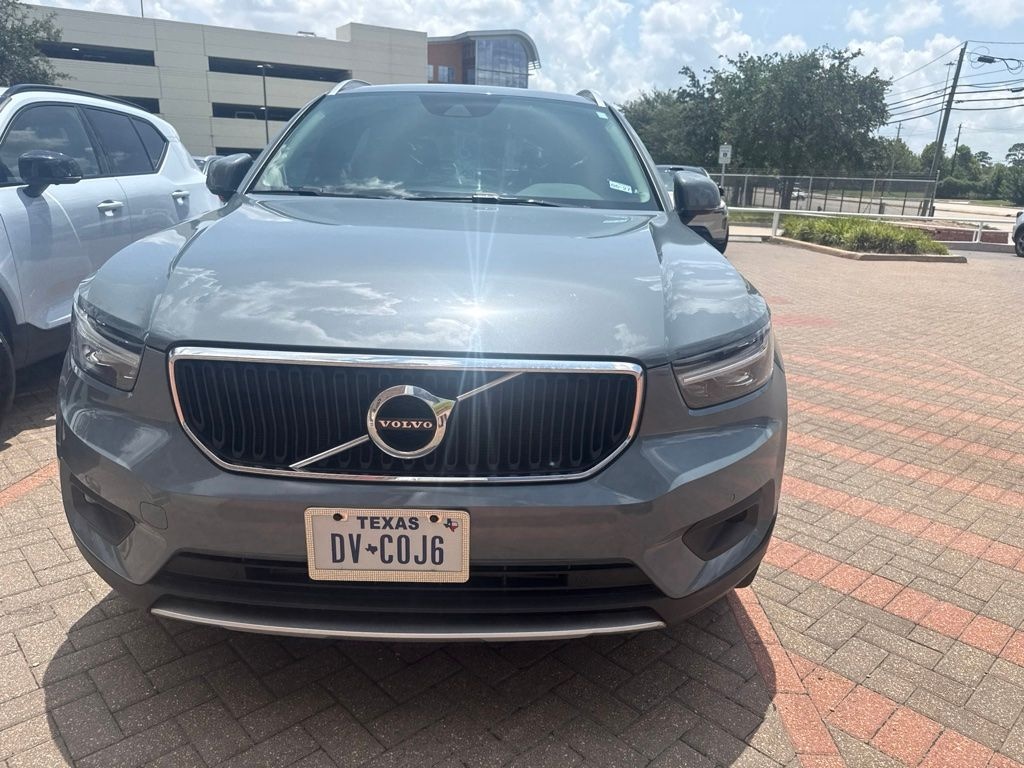 Used 2022 Volvo XC40 Momentum SUV