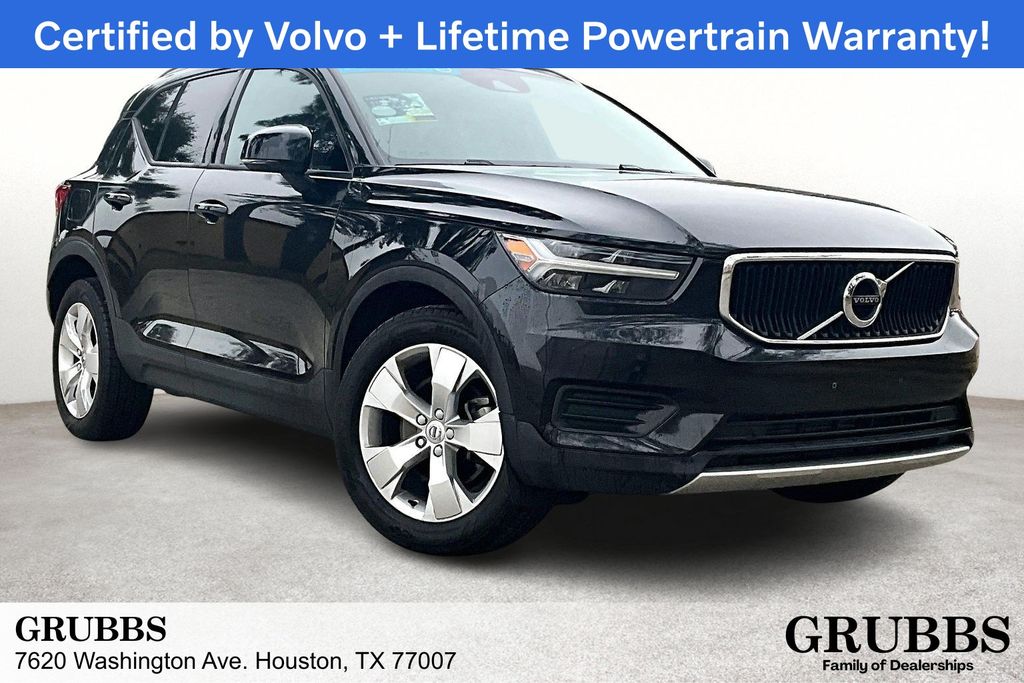 2022 Volvo XC40 Momentum