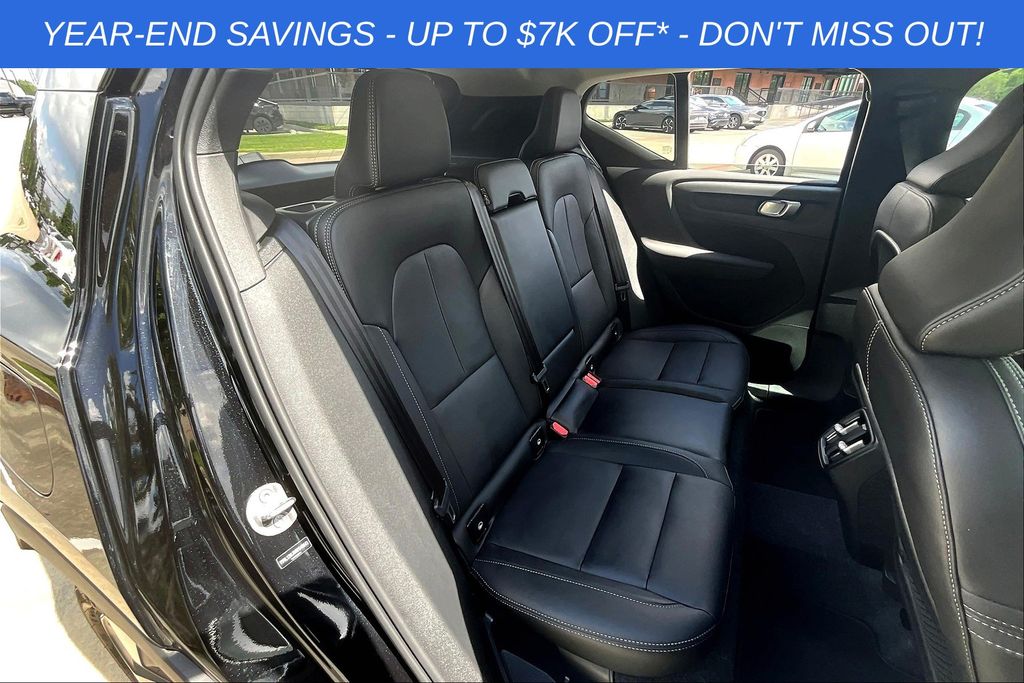 2025 Volvo XC40 Core - Photo 16