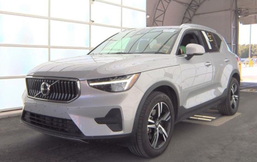 Used 2025 Volvo XC40 Core Bright Theme SUV