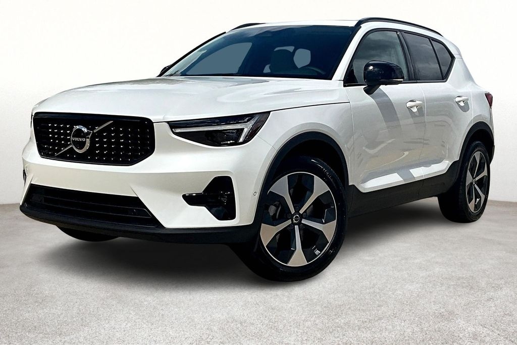 New 2026 Volvo XC40 B5 Plus SUV